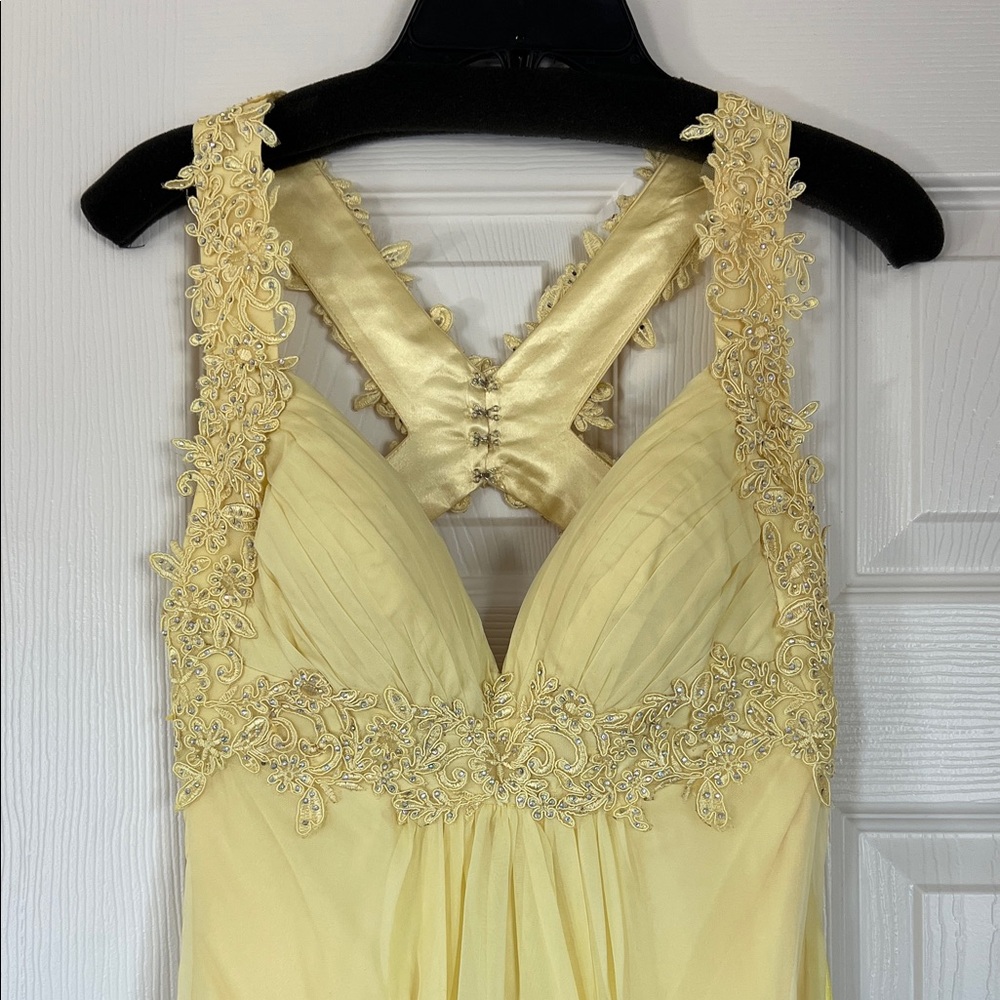 🔥 BRAND NEW NWT La Femme Gown Long Yellow Citrus Sz.00 could fit sizes 00-04.